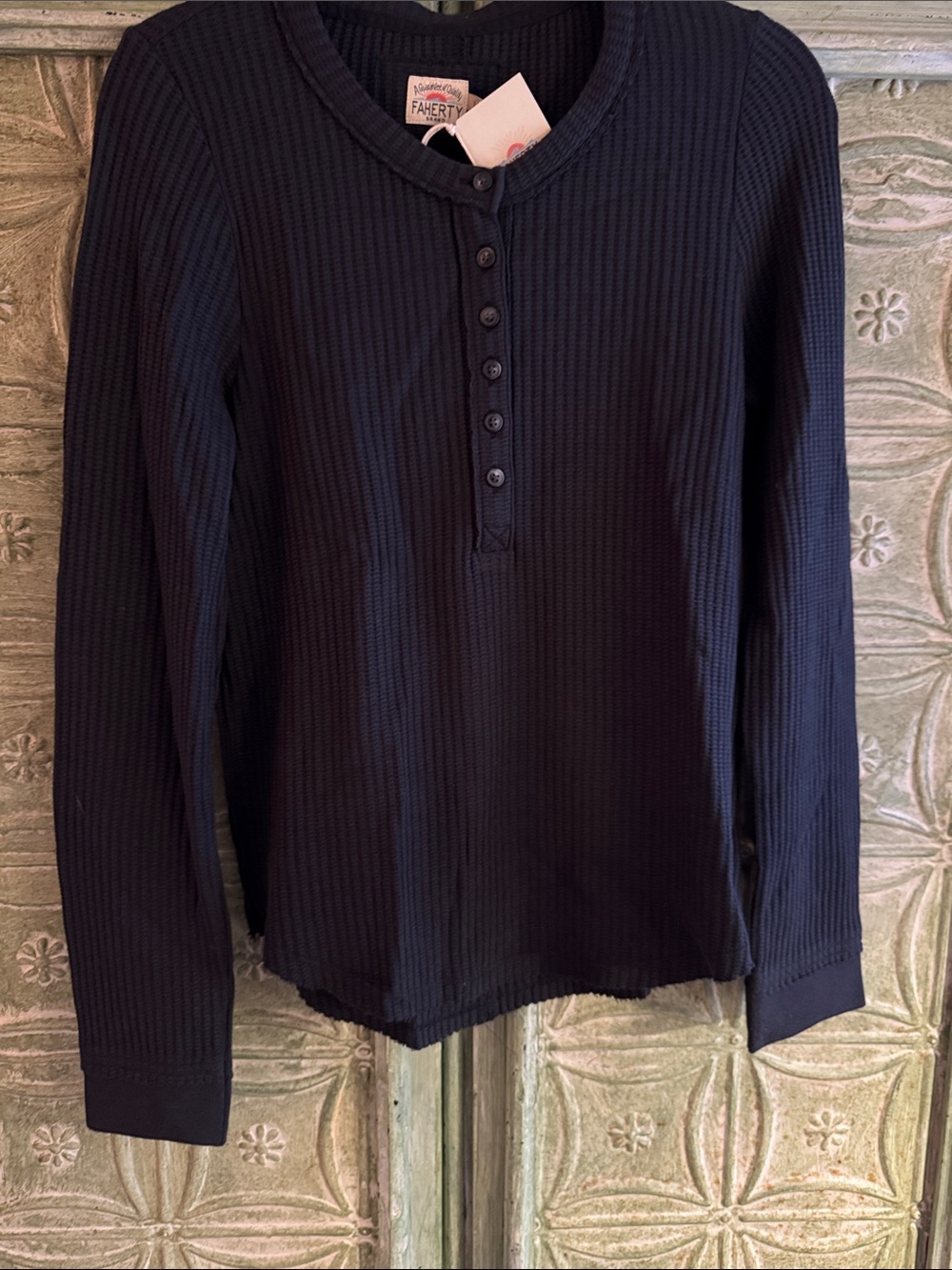 Faherty woman’s waffle knit Henley. NWT black size large